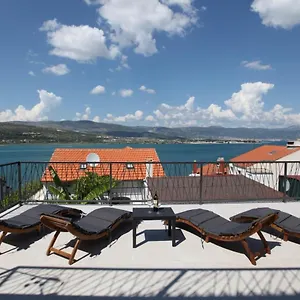 apartments-lucic-trogir.hotels-in-trogir.com/
