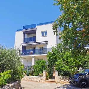 apartment-adriana-seget-vranjica.hotels-in-trogir.com/